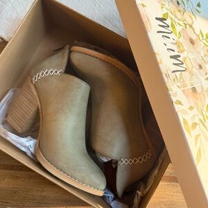Mi.iM Olive Ankle Booties